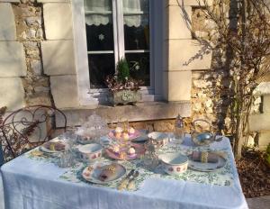B&B / Chambres d'hotes Le grimoire de Bettina : Chambre Familiale - Vue sur Jardin