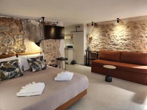 Yalarent Emerald House Modern Apartments in Central Athens