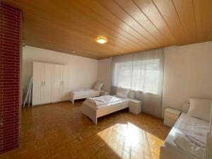 SAD242 Große Monteurwohnung Übergangswohnung