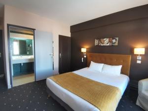 Hotels Logis Hotel Le Cerf : photos des chambres