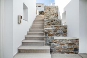 Kythnos Blue - Suite 4 Luxurious, Sea Front