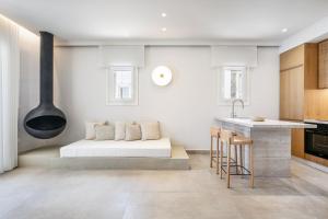 Kythnos Blue - Suite 4 Luxurious, Sea Front