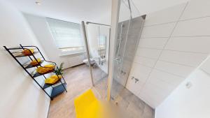 Apartment mit bodengleicher Dusche, 170m bis zur Haltestelle Linie 5, WLAN