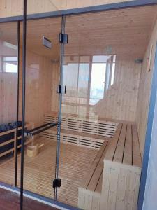 Stylish 2br sunset view pool gym sauna work desk