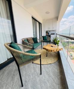 Stylish 2br sunset view pool gym sauna work desk