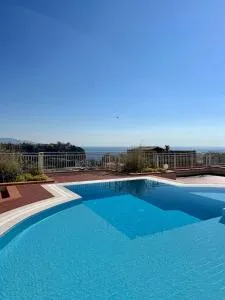 Charmant studio, piscine, vue mer proche Monaco - 卡普戴尔