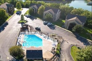 The Cove 5-3 By SDC, Big Deck, Pool, Hot Tub, By Lake , No Stairs