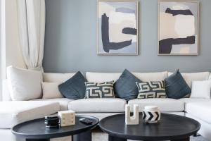 Free housekeeping visits during your stay - StayShort - Chic 1-Bed for 4 in Prime Dubai Hills Location