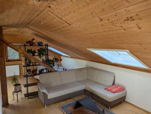 Eigene Etage im charmanten Holzhaus