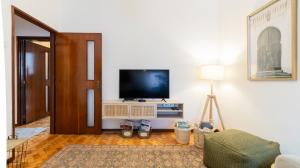 Bright apartment next metro