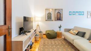 Bright apartment next metro