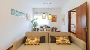 Bright apartment next metro