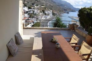 Aeriko Villa -mountains meet the sea