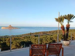 Exceptional Luxury Villa A Masterpiece of Elegance and Comfort - Uzalis