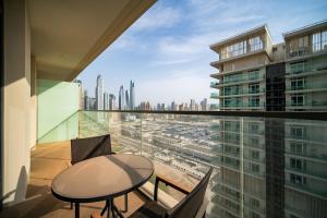 SettlerHomes - Emaar Beachfront Haven With The Sea View