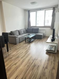 Metropolitan Paradise & private parking