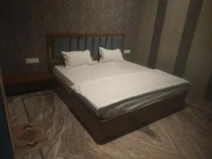 Crystal guest house - Govardhan