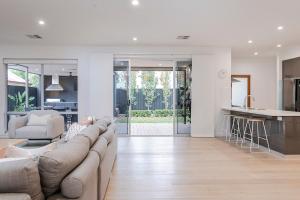 Castle - Pet Friendly, City Fringe, Office, Garage