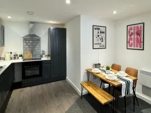 Modern 1-Bed Apartment - Sleeps 4 & Central Links - 莫顿