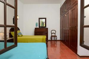 Elegant Villa in Corroios with Private Pool