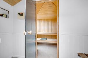 Dream House With Pool, Whirlpool And Activity Room,