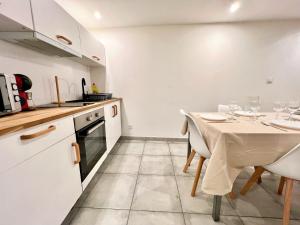 Appartements O Nid-Istres - Centre Historique, Spacieux Studio Duplex, Wifi, 4 personnes : photos des chambres