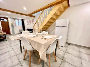 Appartements O Nid-Istres - Centre Historique, Spacieux Studio Duplex, Wifi, 4 personnes : photos des chambres