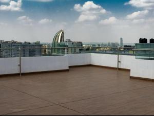 Stylish 2br sunset view pool gym sauna work desk