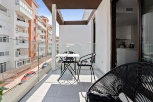 Stunning Modern Estepona Apt walk to beach - RDR464