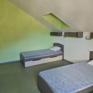Auberges de jeunesse Hautes-Pyrenees Sport Nature : Chambre Quadruple avec Salle de Bains Commune