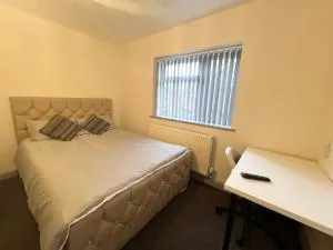 2-Bedroom Apartment in Derby with Car Park & WiFi - Morley