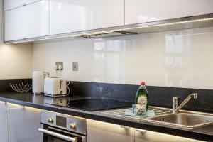 Apt 3, Soho Apartments 2nd & 3rd floors by Indigo Flats