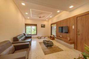 CosmicStays Casa Ivory Private Pool Villa near Mulshi
