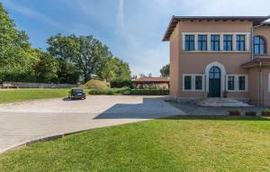 Villa Old School House