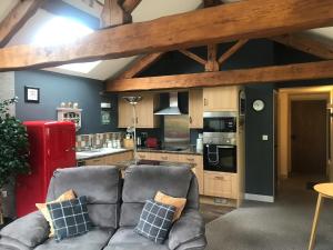 The Granary with hot tub - 2 miles from Skipton
