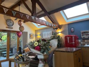 The Granary with hot tub - 2 miles from Skipton