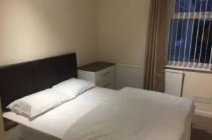 Big Bright Room in Leicester - Braunstone