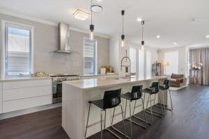 Large Family Home with Pool & Spa