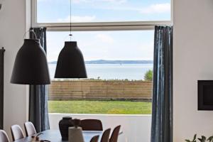 Lovely Holiday Home With Sea View And Activity Room,