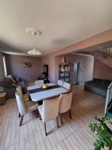 Quarto confortável com banheiro privativo em aconchegante residência - 瓦尔任阿