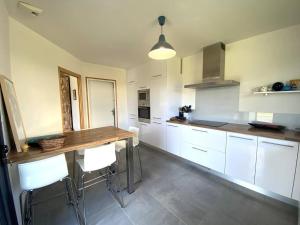 Superbe villa avec WIFI et grand jardin à 300m de la plage à lIle Grande, proche Club Nautique - FR-1-368-129