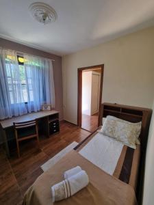 Quarto confortável com banheiro privativo em aconchegante residência