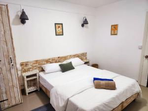 TRR4 Apt near Beach with Fine Cuisine & Pool