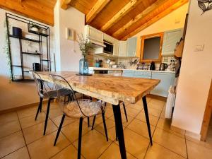 Appartement chaleureux avec balcon près du centre - FR-1-624-112