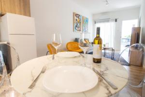 Modern 2BR Steps from Beach