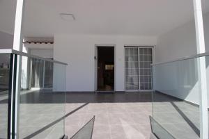 Modern 2BR Steps from Beach