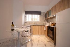 Modern 2BR Steps from Beach