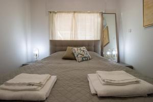 Modern 2BR Steps from Beach