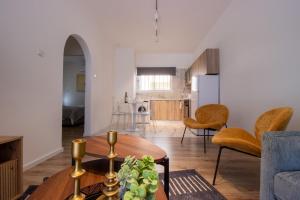 Modern 2BR Steps from Beach