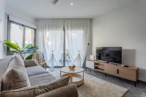 H&O Sea Breeze Boutique - Khlorakas